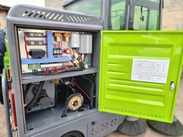 Подметальная машина для улиц и помещений SV-20A электрическая