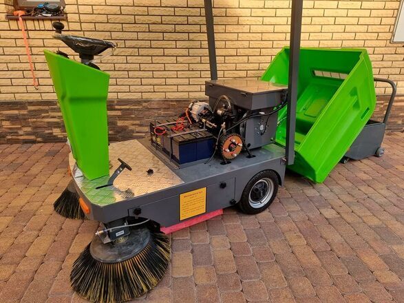 Подметально-уборочная вакуумная машина электрическая SV-125A