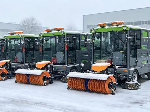 Подметально-уборочная вакуумная машина SV-25G Pro Max