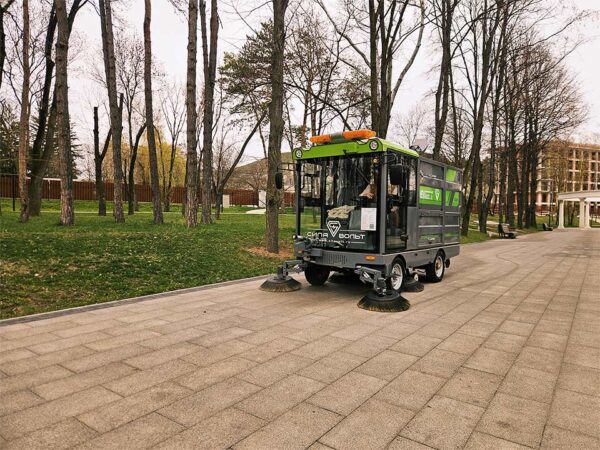 Подметально-уборочная вакуумная машина электрическая SV-25G Pro